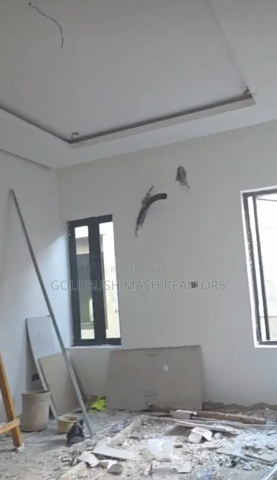 Furnished 3bdrm Townhouse/Terrace in Phase 1/ Gbagada for sale