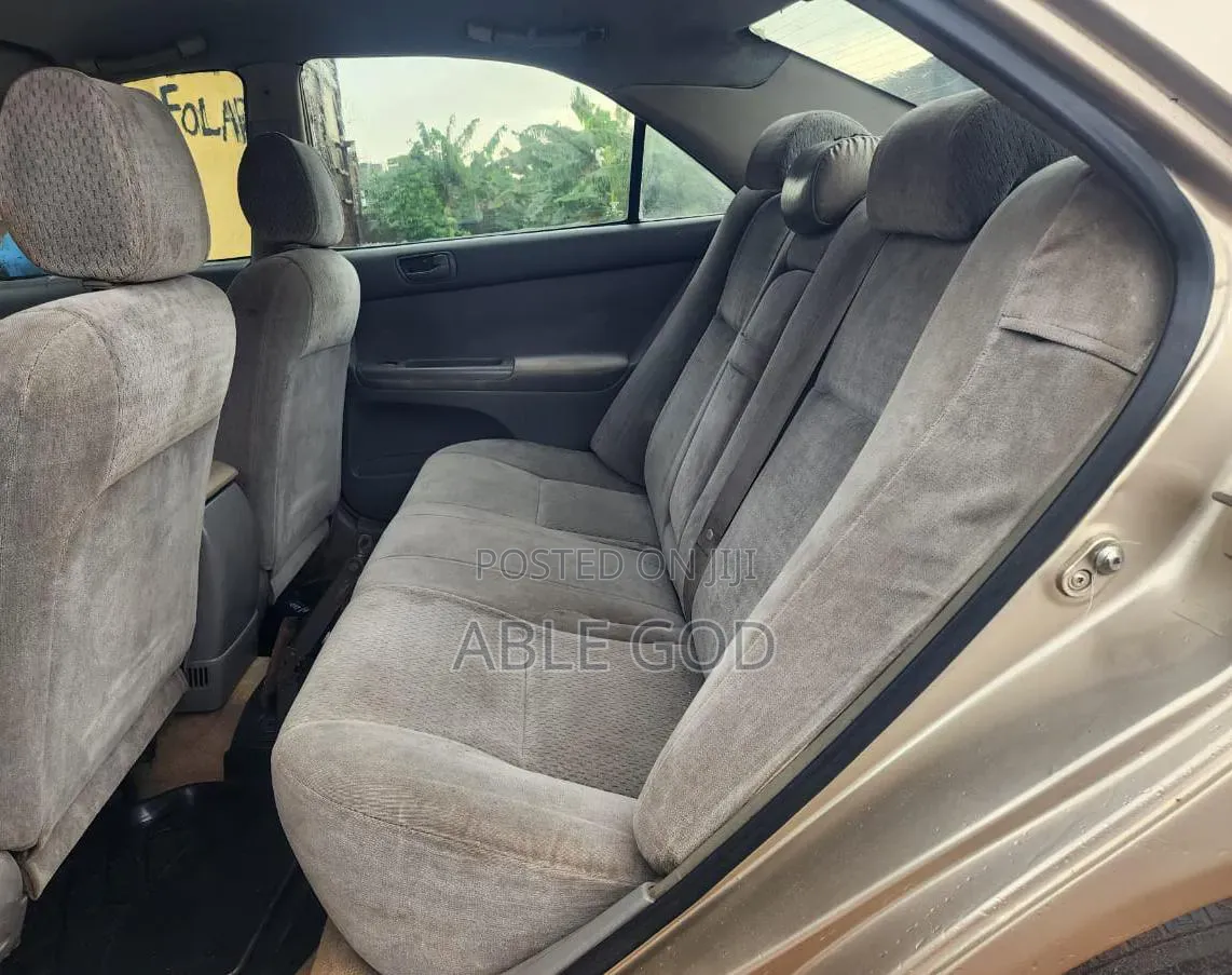 Toyota Camry 2005 Gold