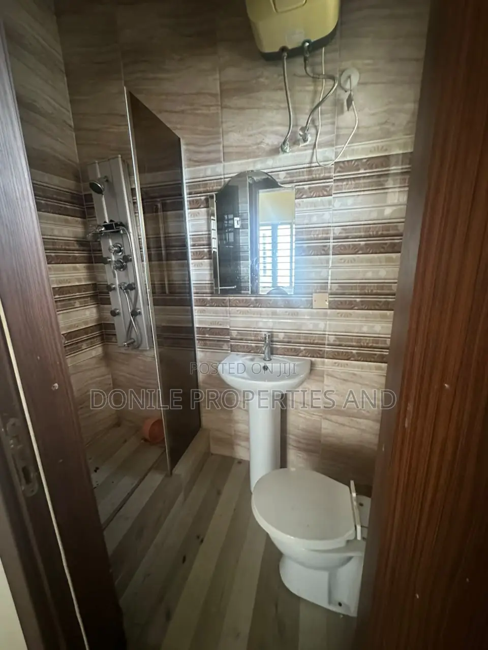 5bdrm Duplex in Osapa London for sale