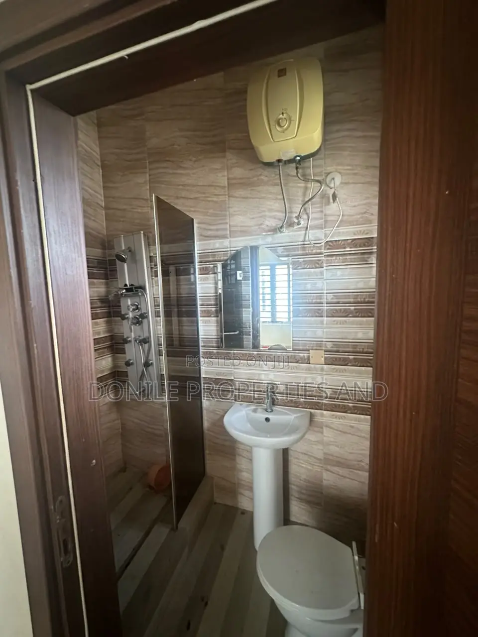 5bdrm Duplex in Osapa London for sale