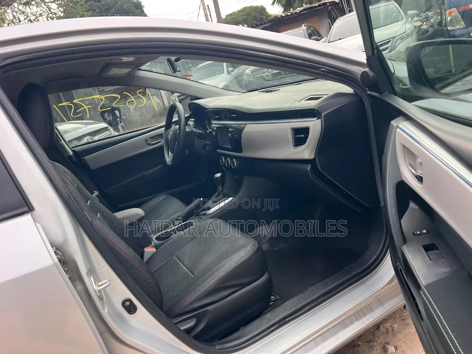 Toyota Corolla LE Eco 4dr Sedan (1.8L 4cyl CVT) 2015 Silver