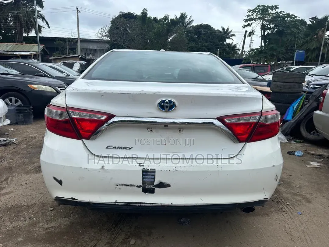 Toyota Camry XSE 4dr Sedan (2.5l 4cyl 6A) 2016 White