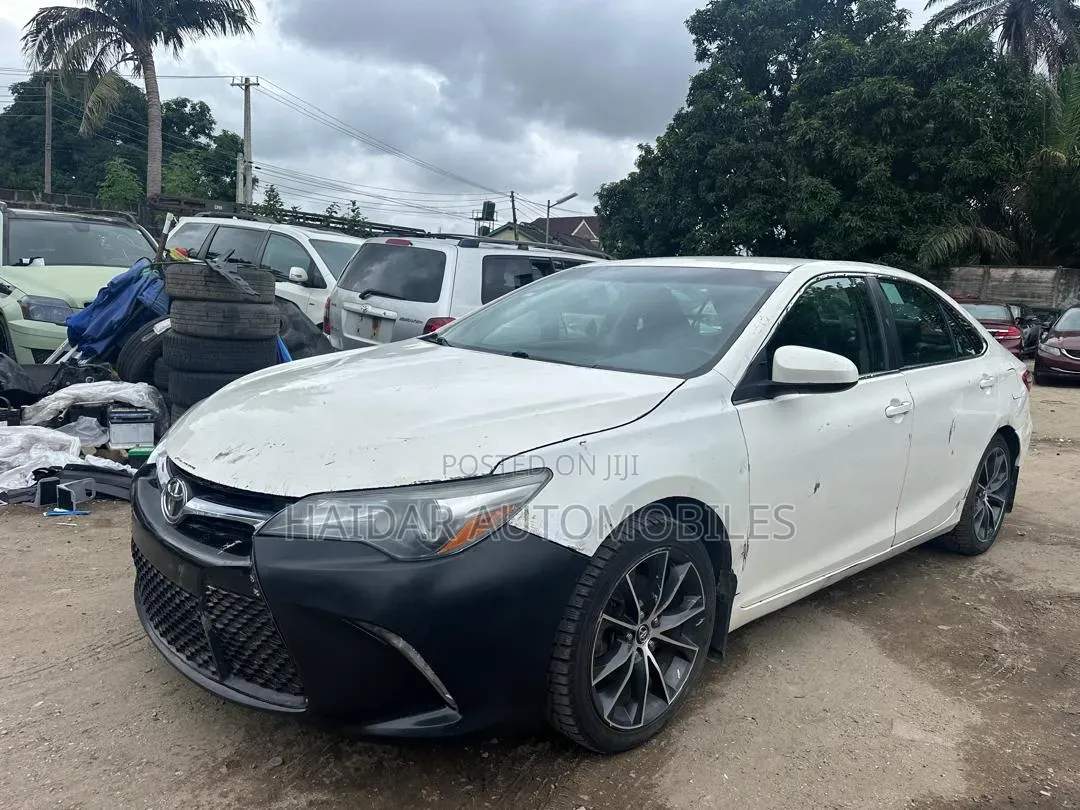 Toyota Camry XSE 4dr Sedan (2.5l 4cyl 6A) 2016 White