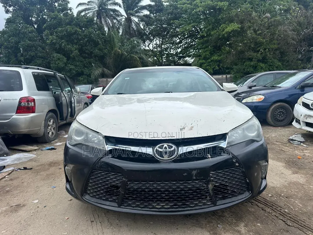 Toyota Camry XSE 4dr Sedan (2.5l 4cyl 6A) 2016 White