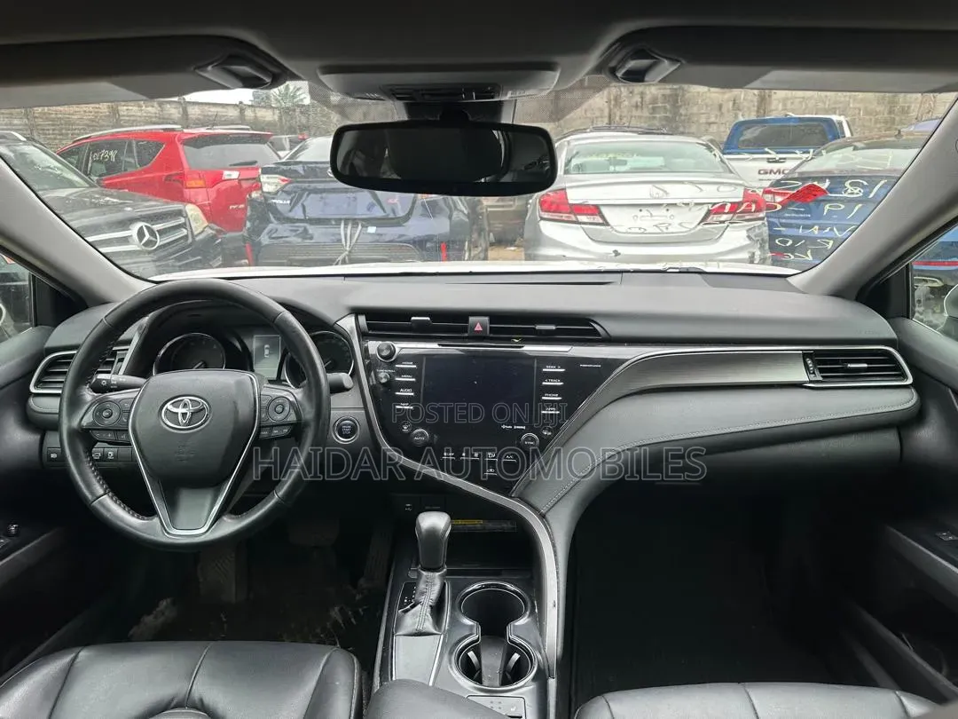 Toyota Camry SE Nightshade FWD 2020 White