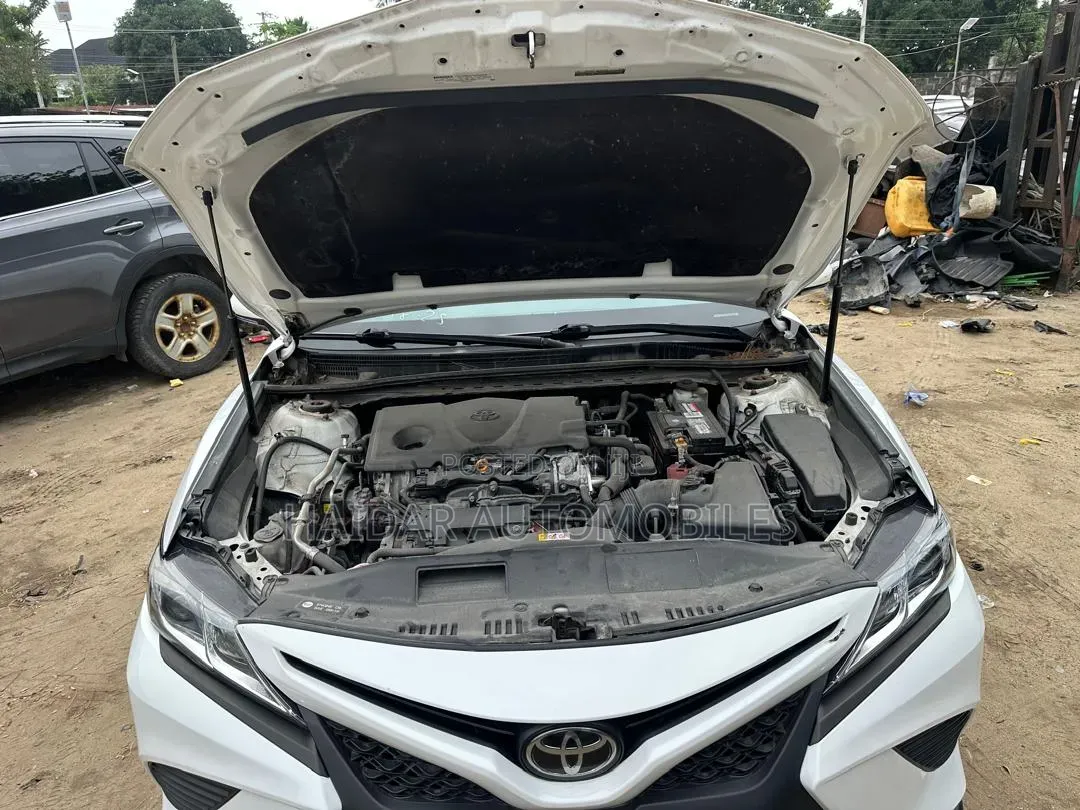 Toyota Camry SE Nightshade FWD 2020 White