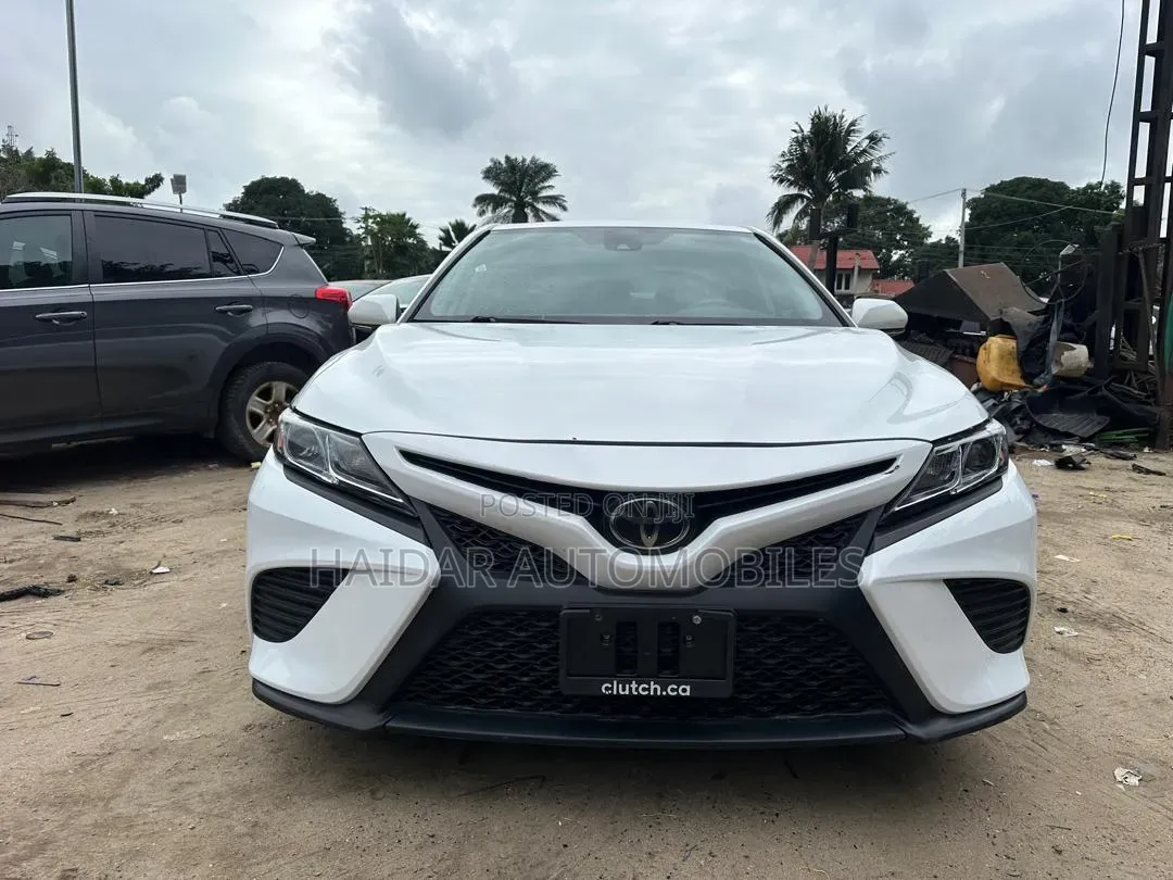 Toyota Camry SE Nightshade FWD 2020 White
