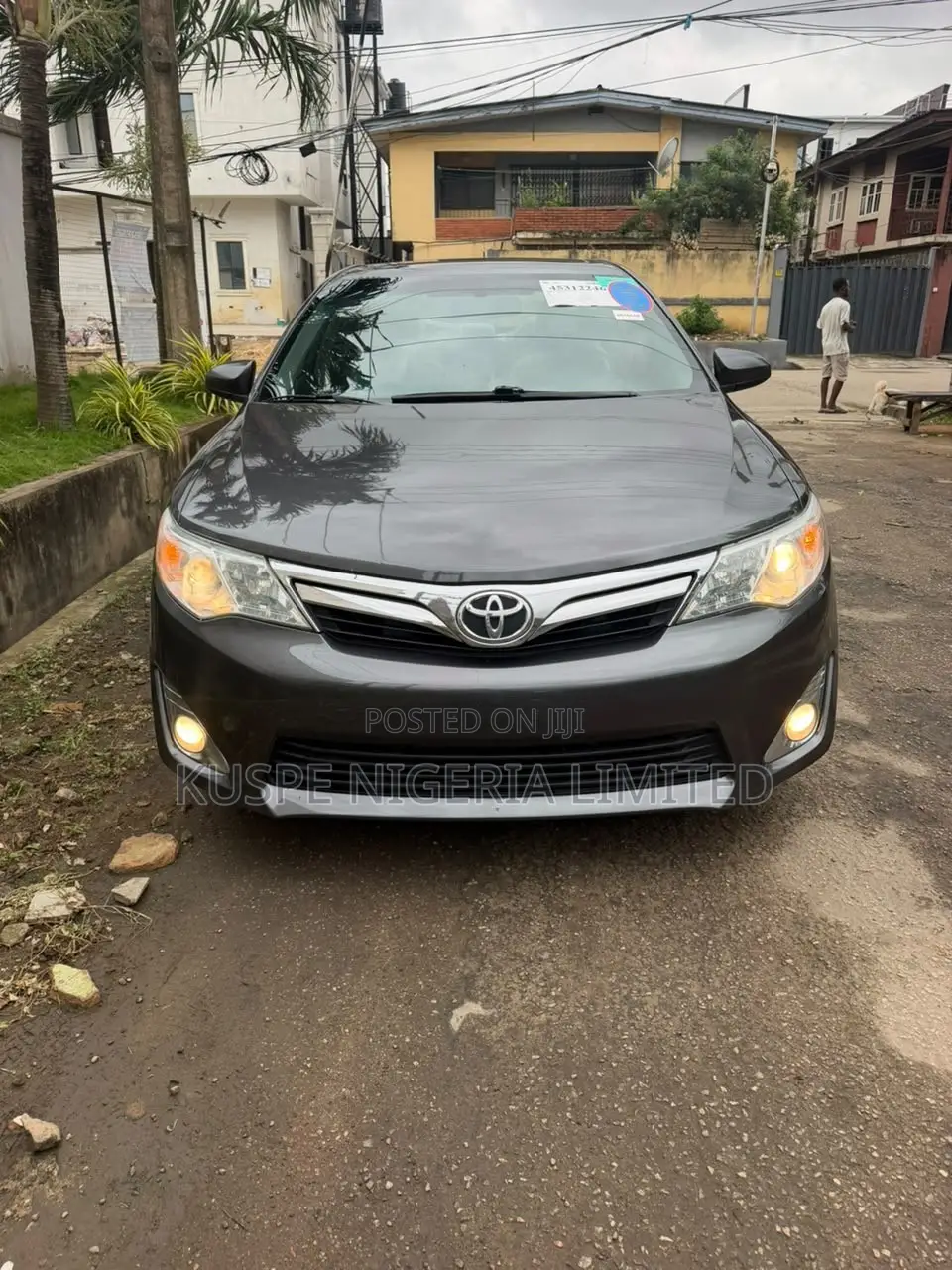 Toyota Camry XLE 4dr Sedan (2.5L 4cyl 6A) 2012 Gray