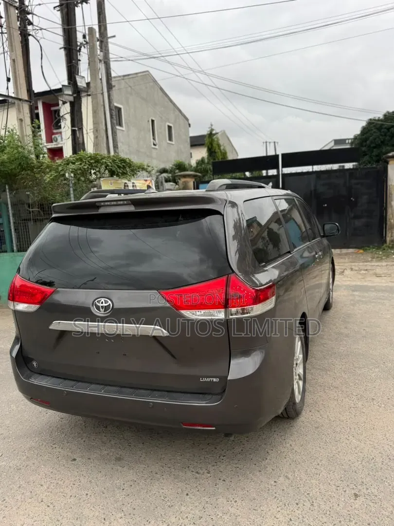 Toyota Sienna Limited 7 Passenger 2012 Gray
