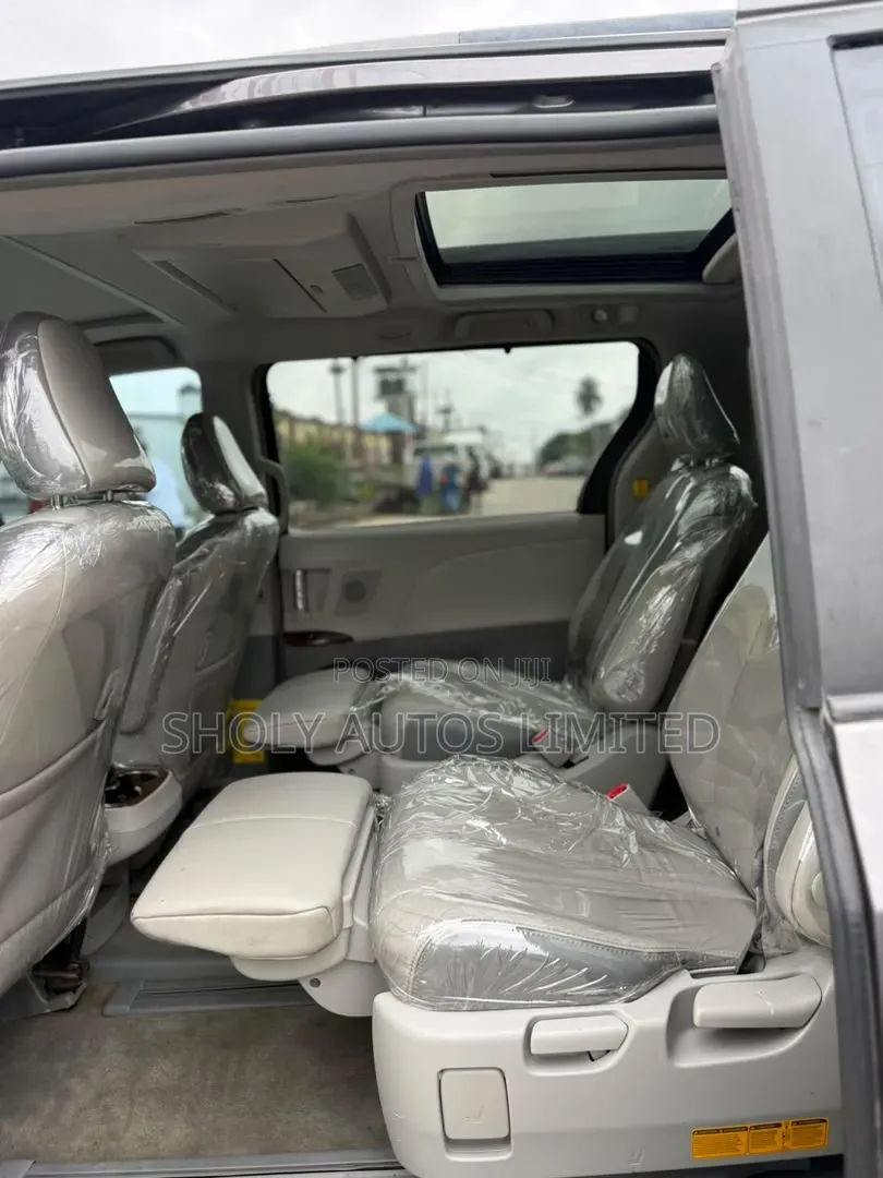 Toyota Sienna Limited 7 Passenger 2012 Gray