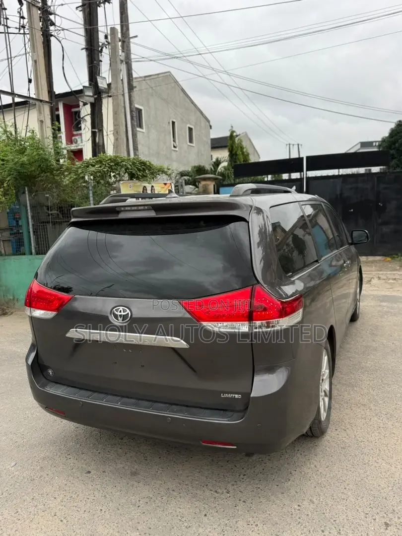 Toyota Sienna Limited 7 Passenger 2012 Gray
