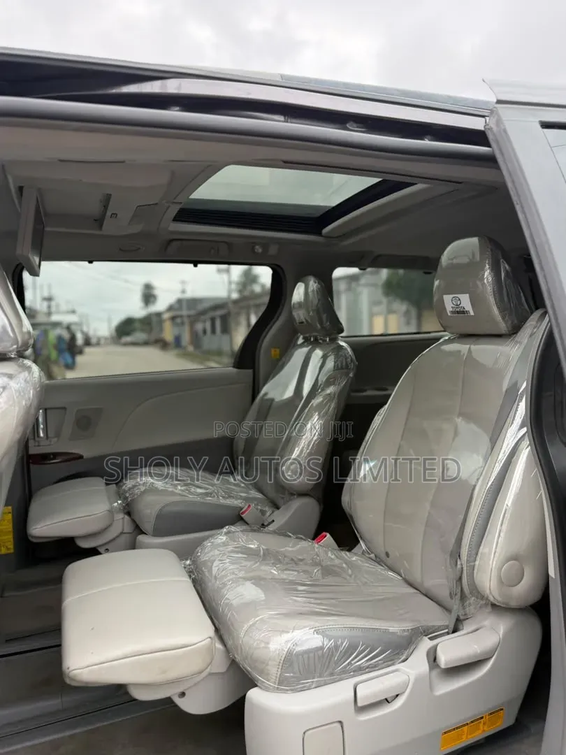 Toyota Sienna Limited 7 Passenger 2012 Gray