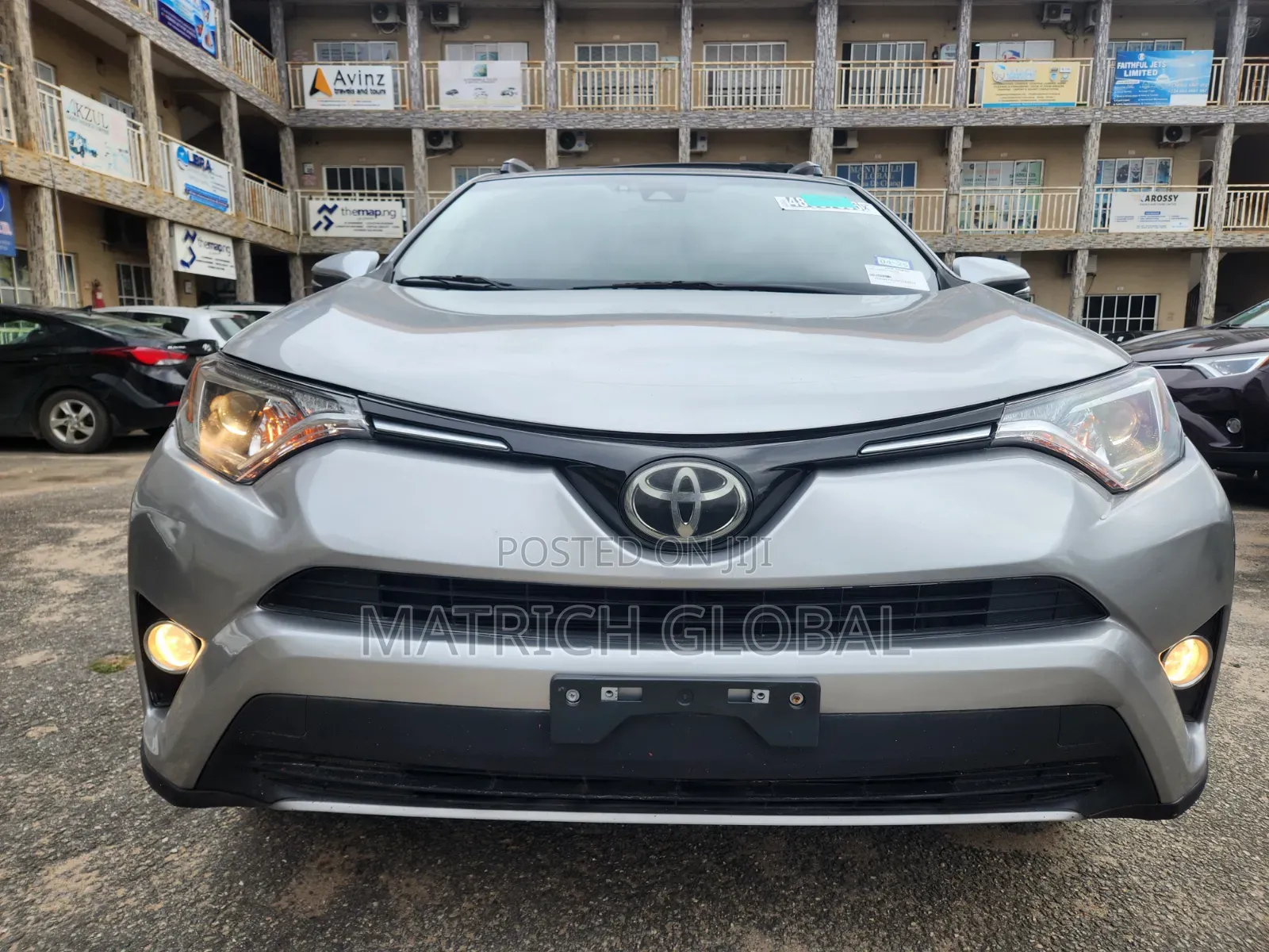 Toyota RAV4 XLE 4dr SUV AWD (2.5L 4cyl 6A) 2018 Silver