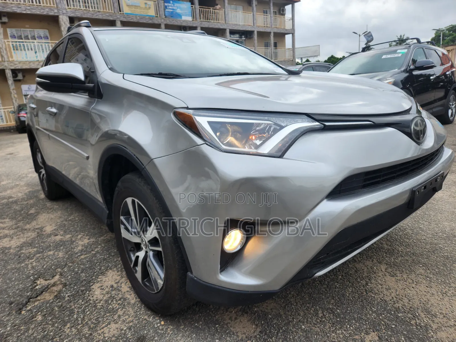 Toyota RAV4 XLE 4dr SUV AWD (2.5L 4cyl 6A) 2018 Silver