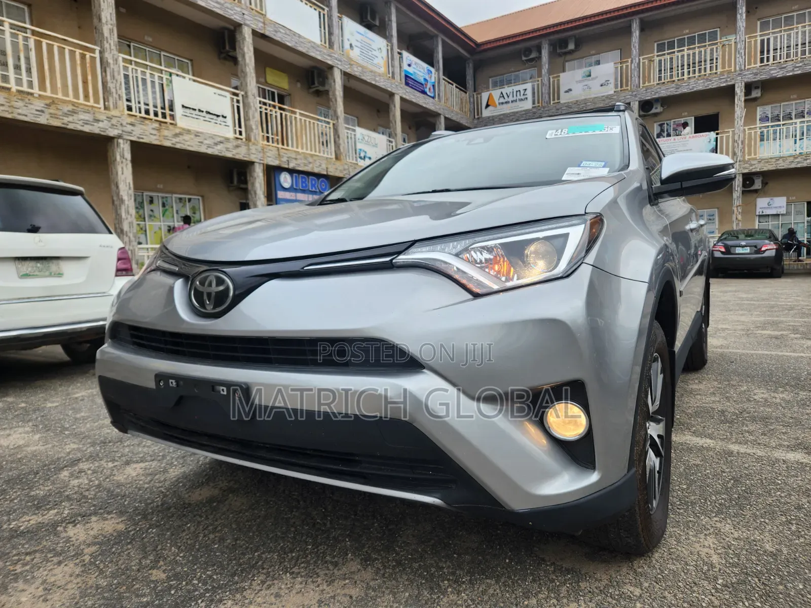 Toyota RAV4 XLE 4dr SUV AWD (2.5L 4cyl 6A) 2018 Silver