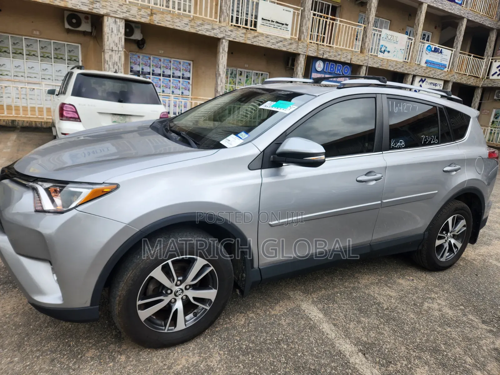 Toyota RAV4 XLE 4dr SUV AWD (2.5L 4cyl 6A) 2018 Silver