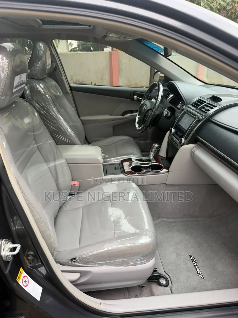 Toyota Camry XLE 4dr Sedan (2.5L 4cyl 6A) 2012 Gray