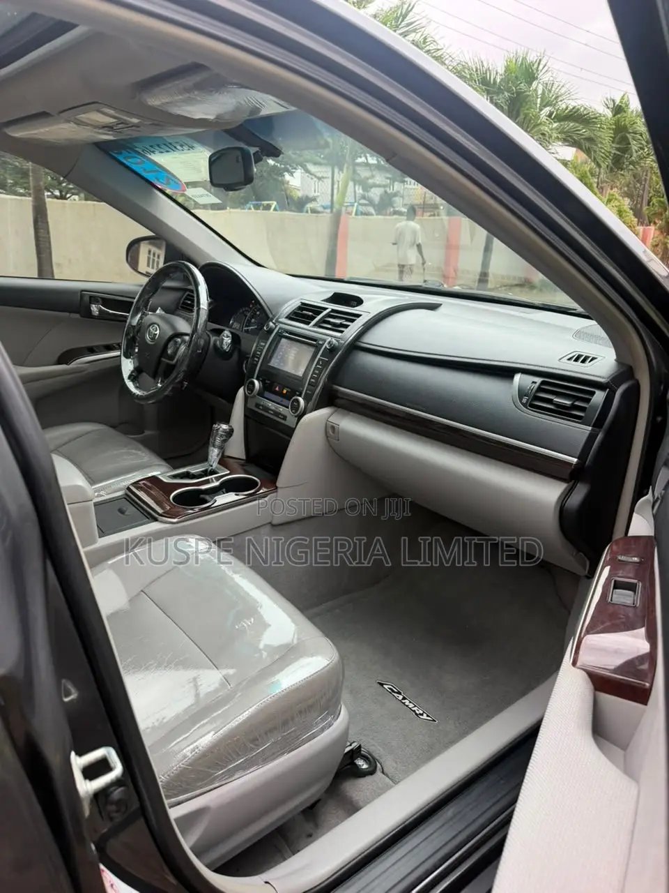 Toyota Camry XLE 4dr Sedan (2.5L 4cyl 6A) 2012 Gray