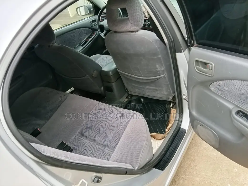 Toyota Avensis 2004 Silver