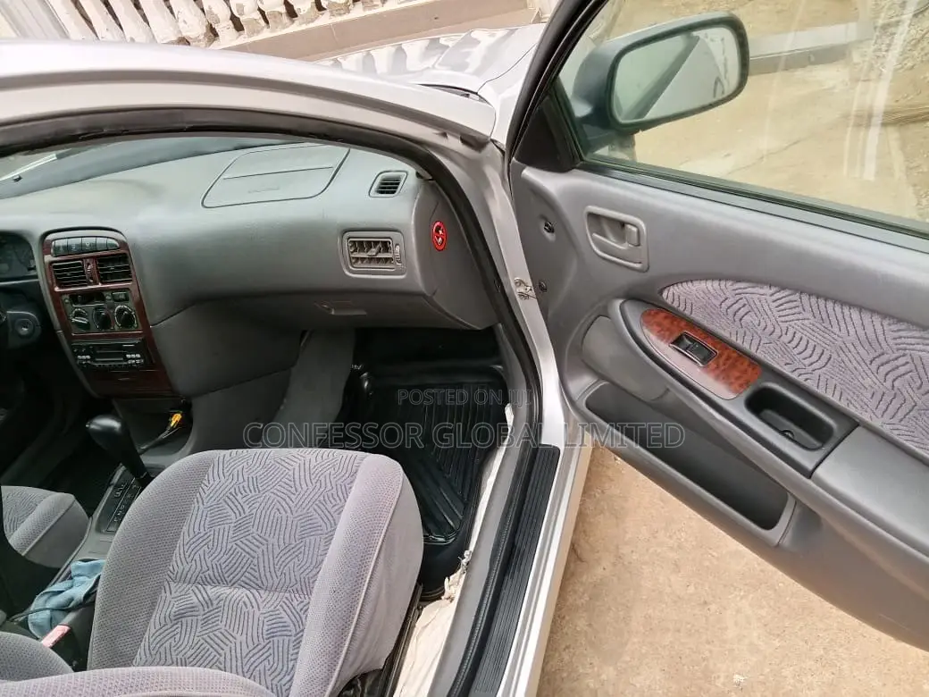 Toyota Avensis 2004 Silver