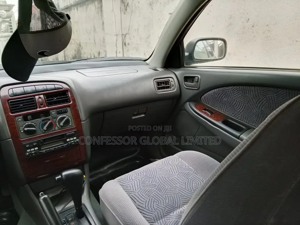 Toyota Avensis 2004 Silver