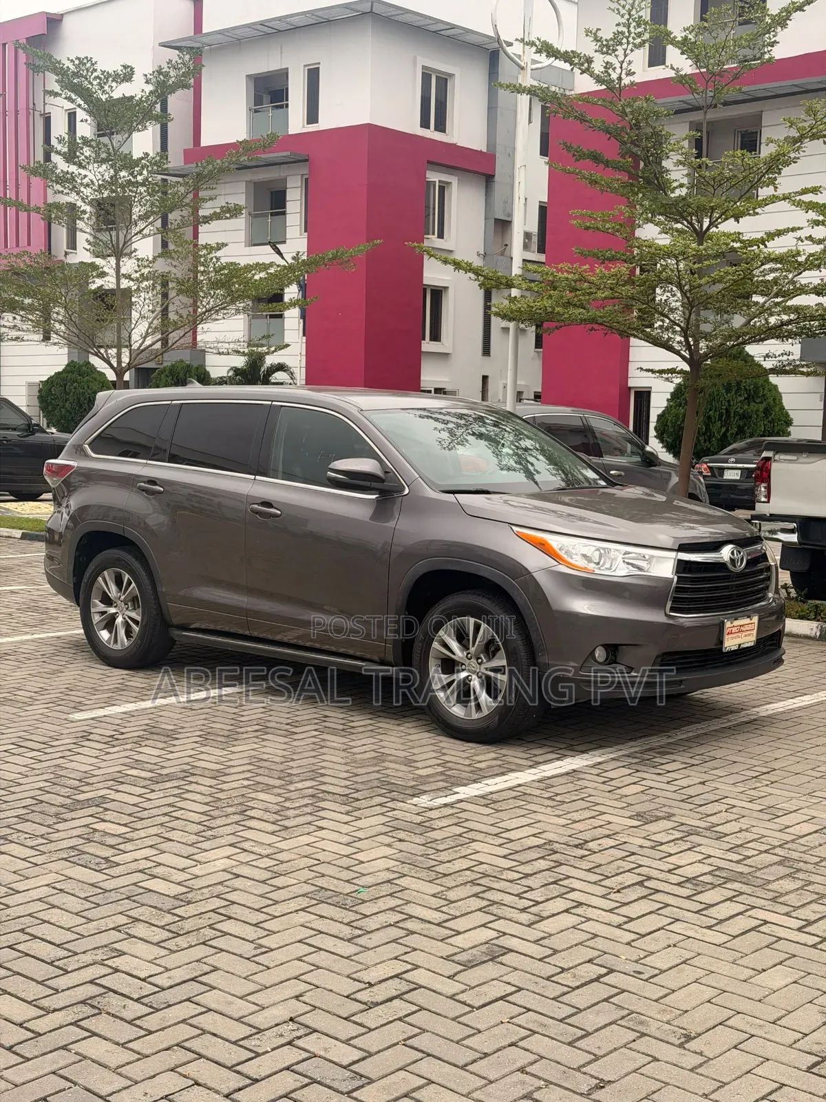 Toyota Highlander LE Plus 4dr SUV AWD (3.5L 6cyl 6A) 2015 Gray