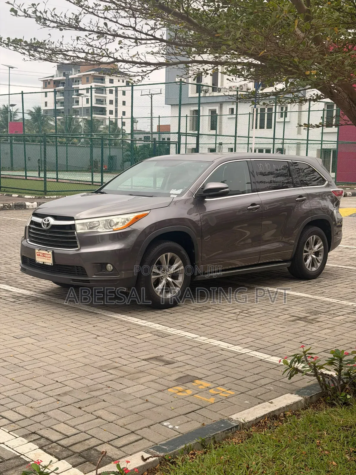 Toyota Highlander LE Plus 4dr SUV AWD (3.5L 6cyl 6A) 2015 Gray