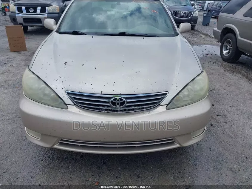 Toyota Camry LE 4dr Sedan (2.4L 4cyl 5A) 2005 Gold