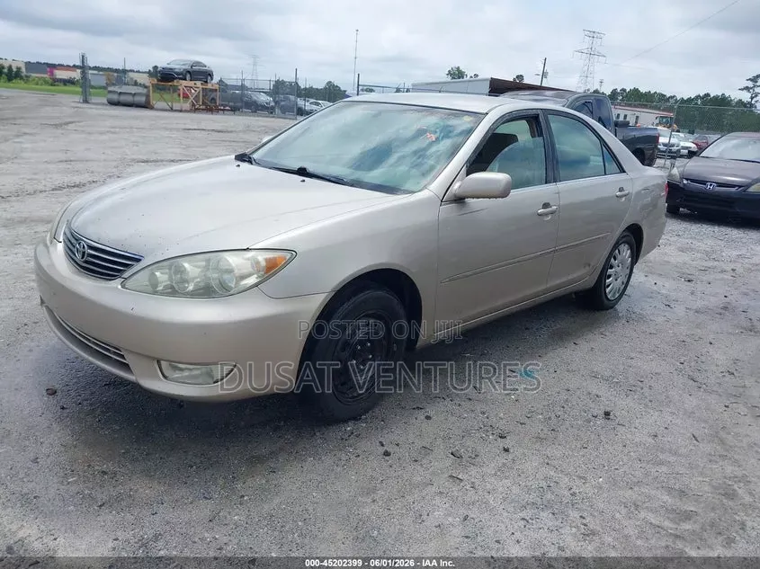 Toyota Camry LE 4dr Sedan (2.4L 4cyl 5A) 2005 Gold