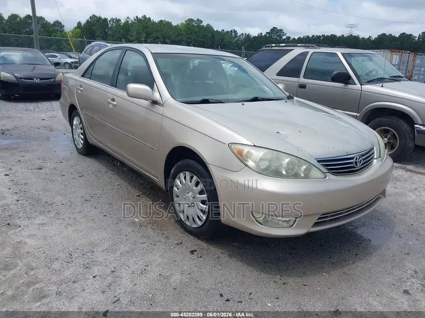 Toyota Camry LE 4dr Sedan (2.4L 4cyl 5A) 2005 Gold
