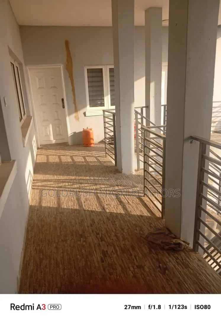 4 Bedroom Terrace