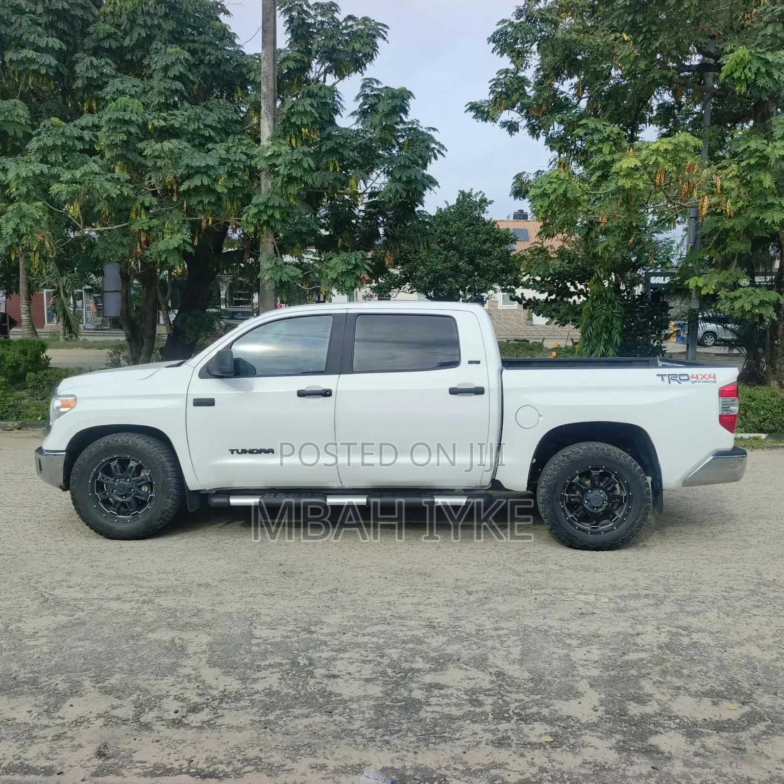 Toyota Tundra SR 5.7L V8 4x4 Double Cab 6.6 ft. box 145.7 in. WB 2017