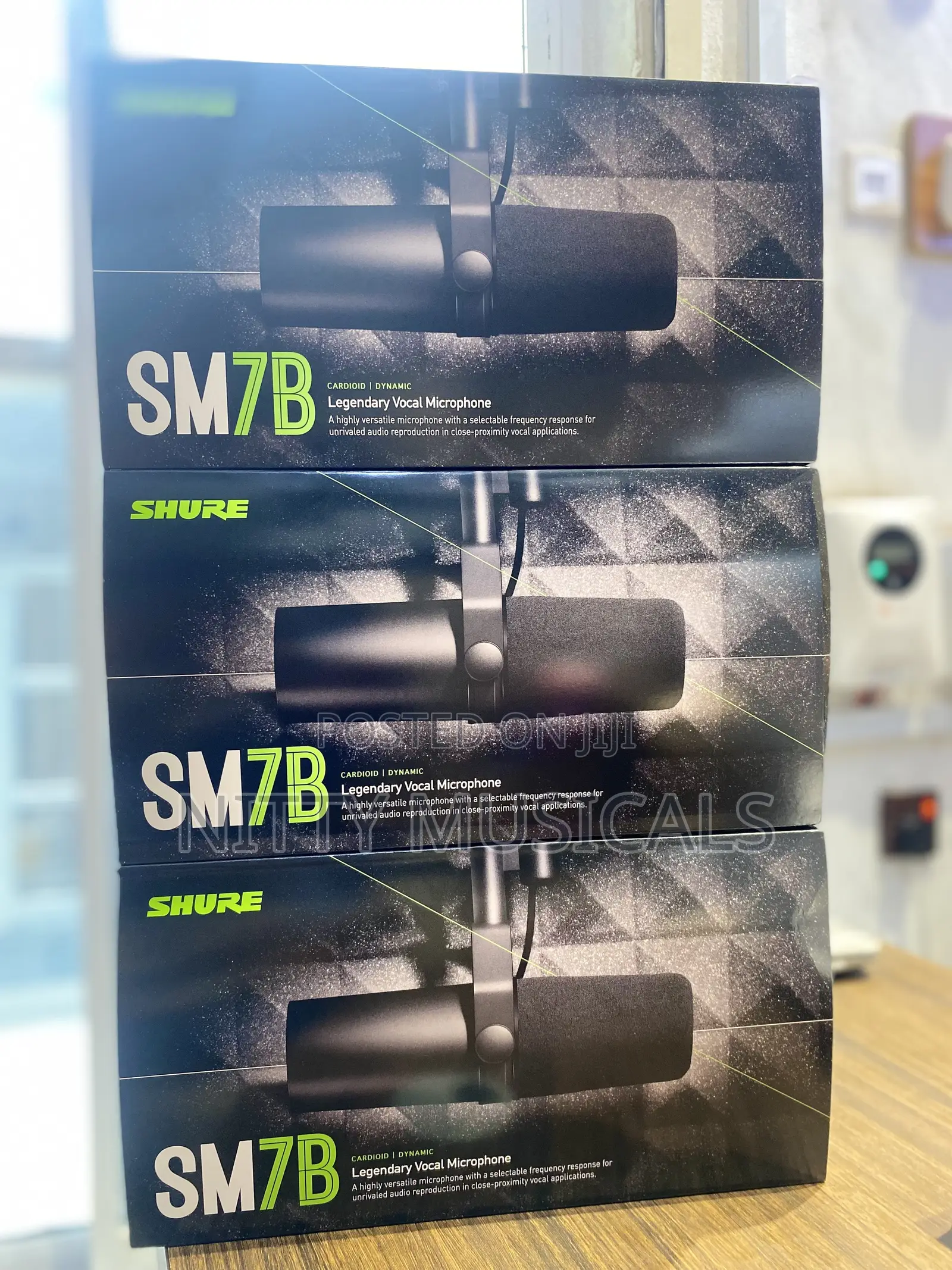 Shure SM7B Legendary Vocal Dynamic Microphone
