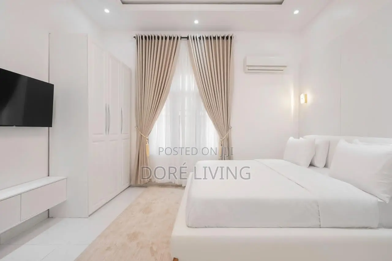 BOOK Breathtaking 3-Bedroom With Balcony | Oniru, V.I