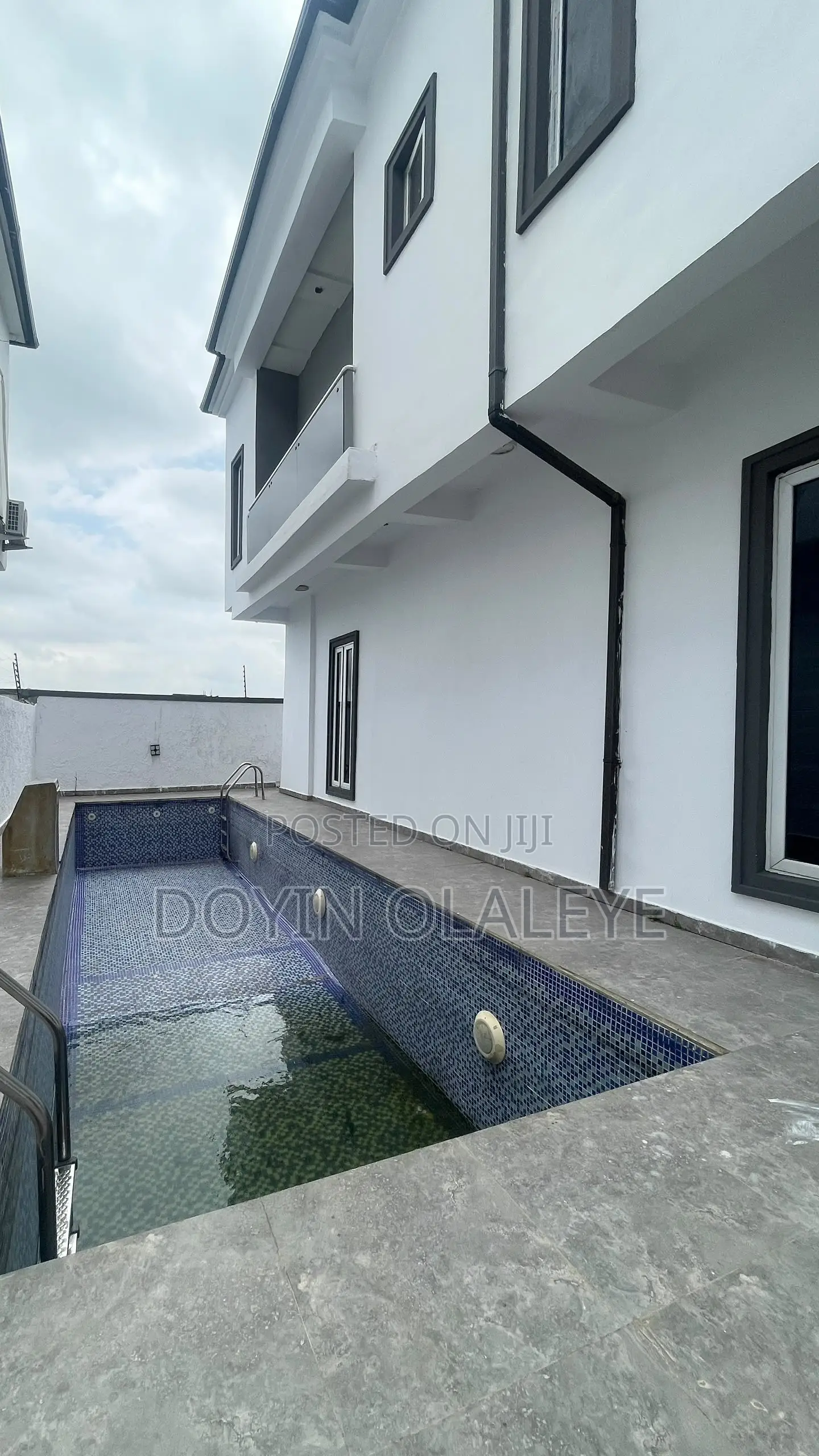 5bdrm Duplex in Chevron for sale
