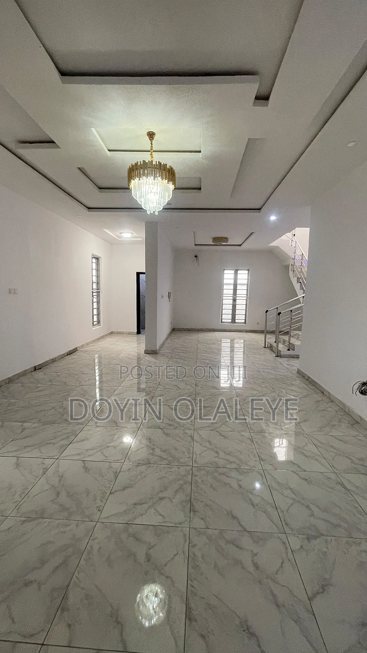 5bdrm Duplex in Chevron for sale