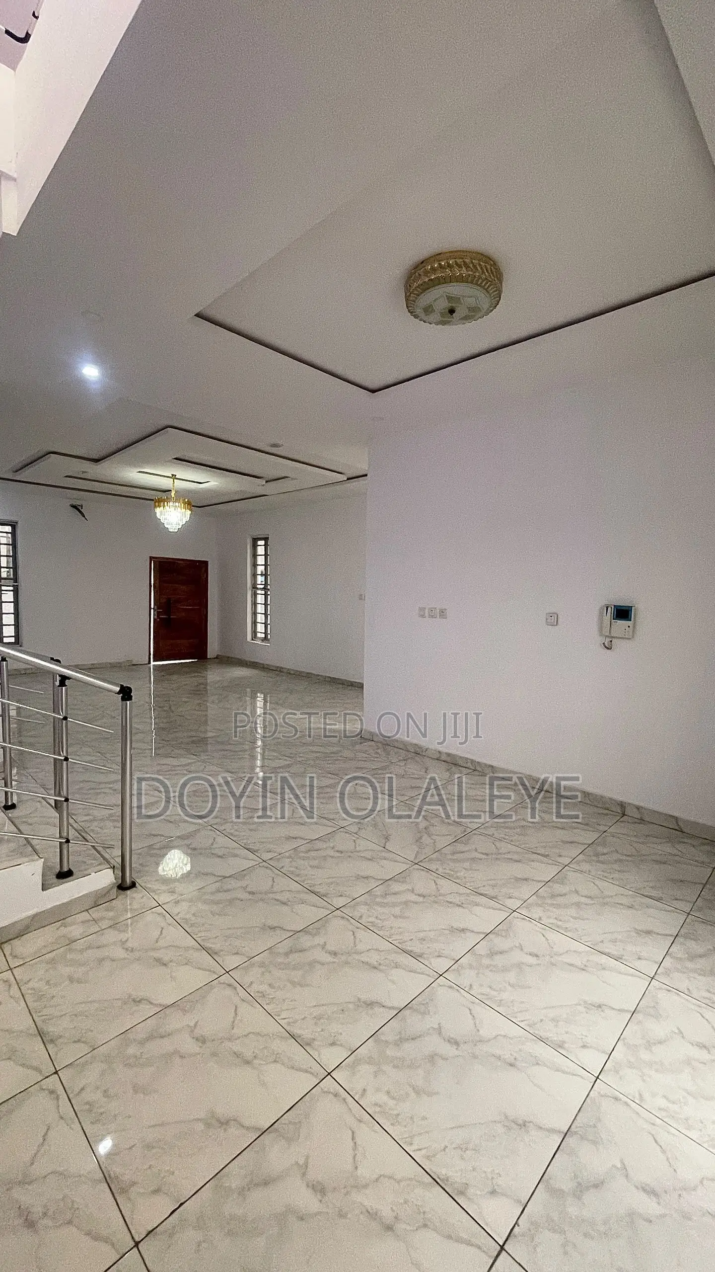 5bdrm Duplex in Chevron for sale