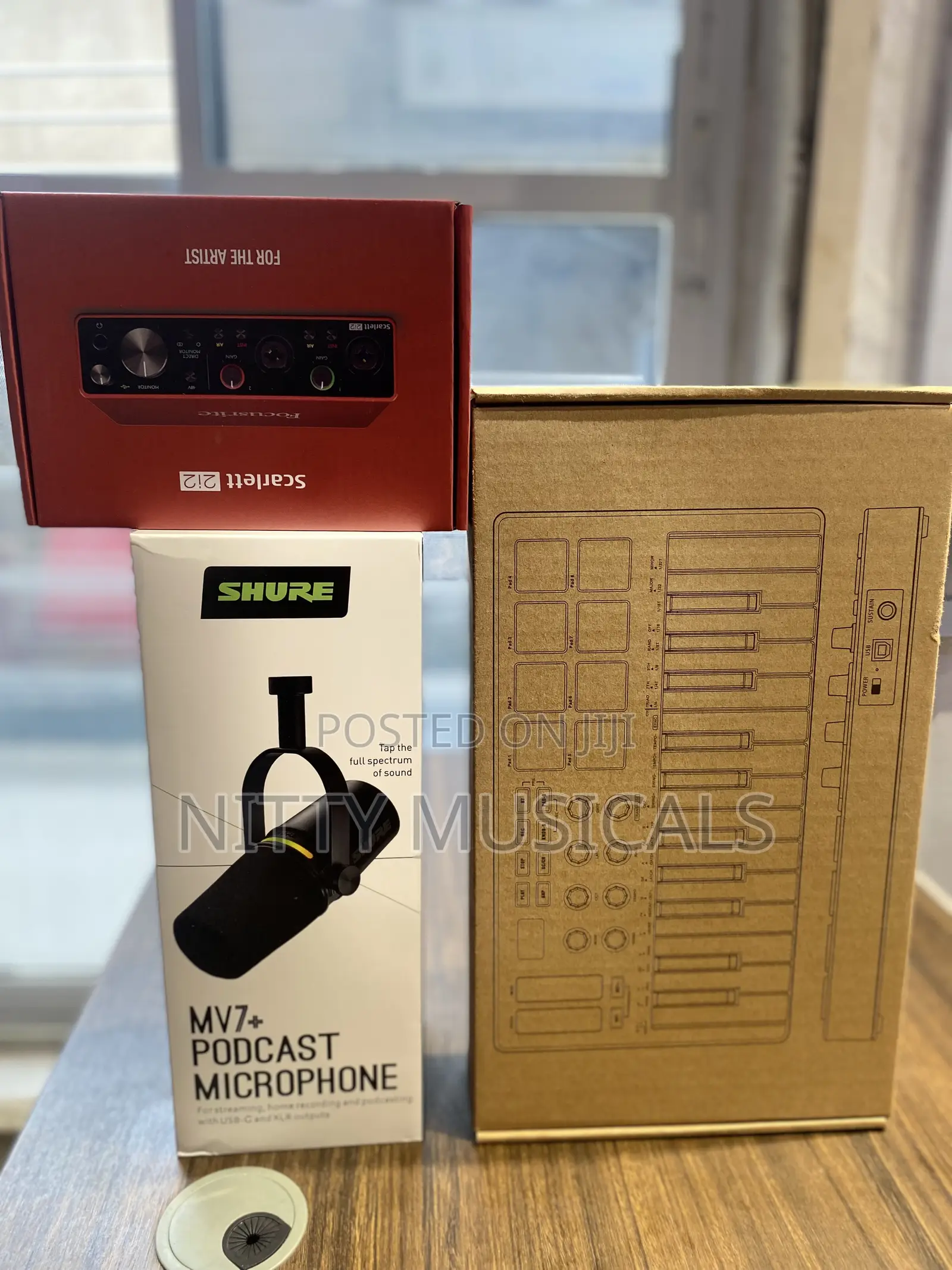 Focusrite Scarlett 2i2, Shure MV7+ Mic Mvave MIDI Keyboard