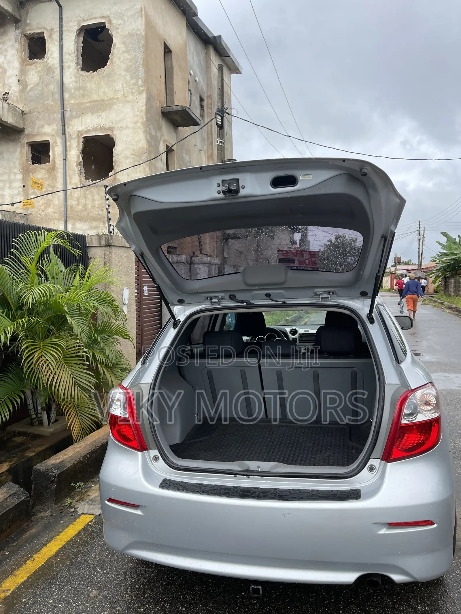 Toyota Matrix S Hatchback AWD (2.4L 4cyl 4A) 2013 Silver