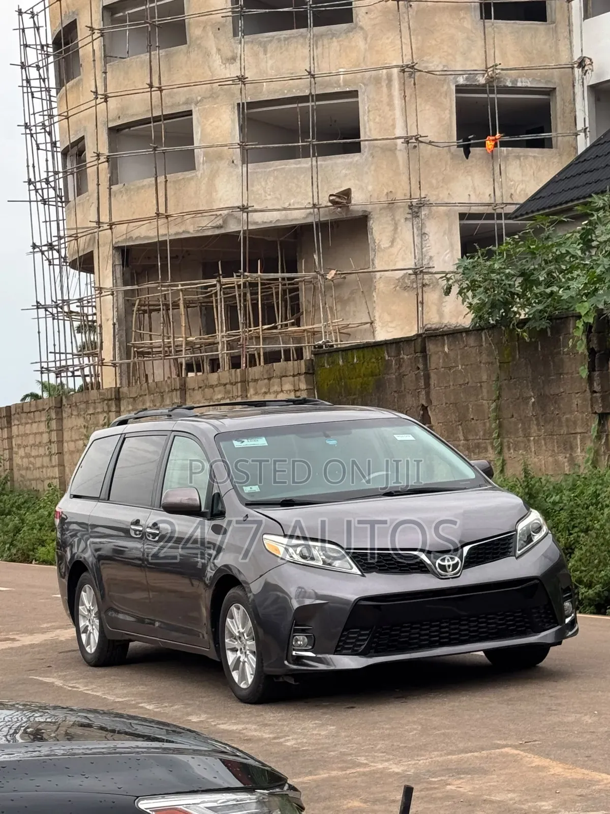 Toyota Sienna XLE 7-Passenger 4dr Minivan AWD (3.5L 6cyl 6A) 2014 Gray