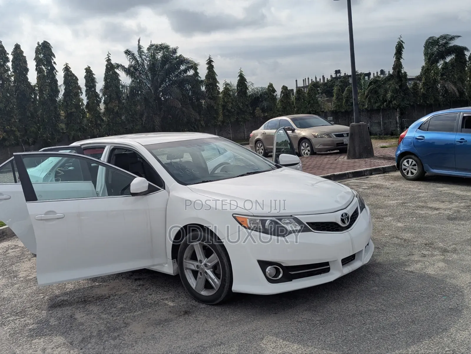 Toyota Camry SE Sport 4dr Sedan (2.5L 4cyl 6A) 2014 White