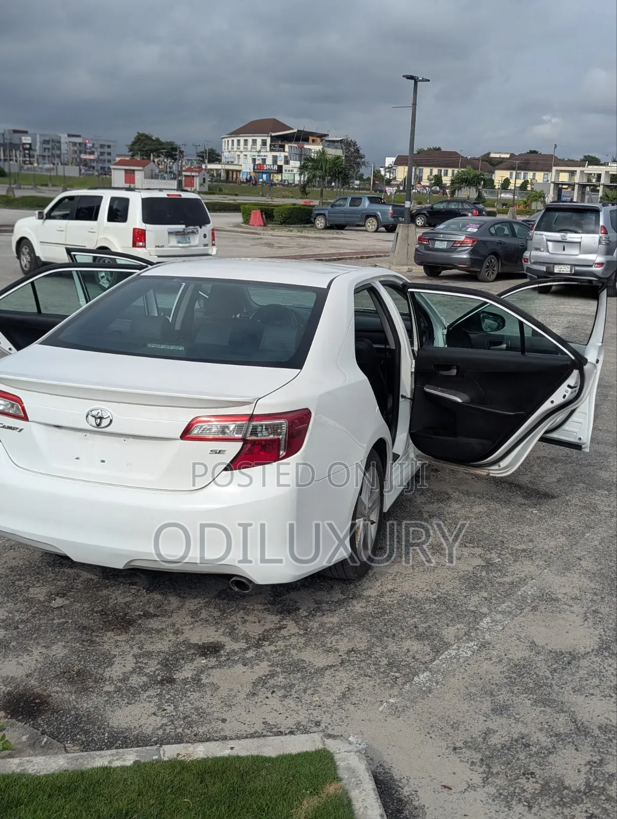 Toyota Camry SE Sport 4dr Sedan (2.5L 4cyl 6A) 2014 White