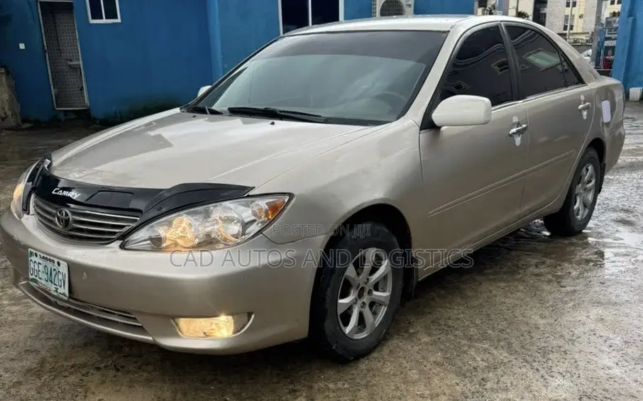 Toyota Camry LE 4dr Sedan (2.4L 4cyl 5A) 2005 Gold