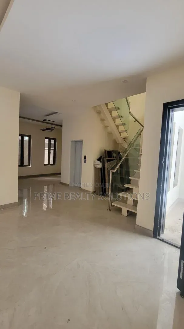5bdrm Villa in Banana Island for rent