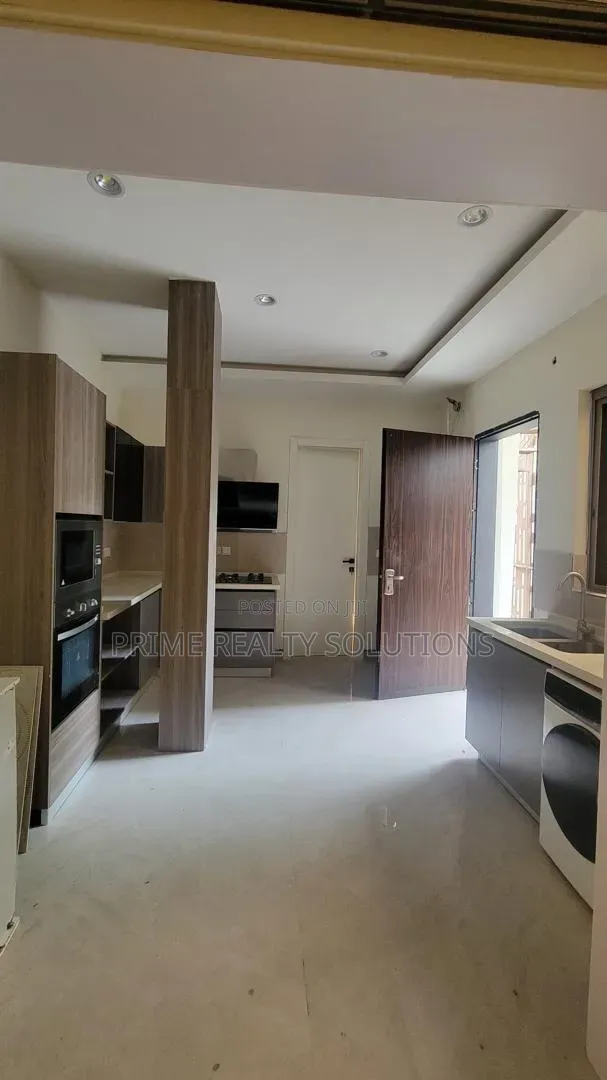 5bdrm Villa in Banana Island for rent