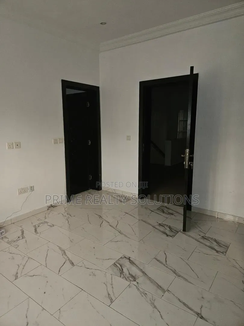 4bdrm Duplex in Lekki Phase 1 for rent
