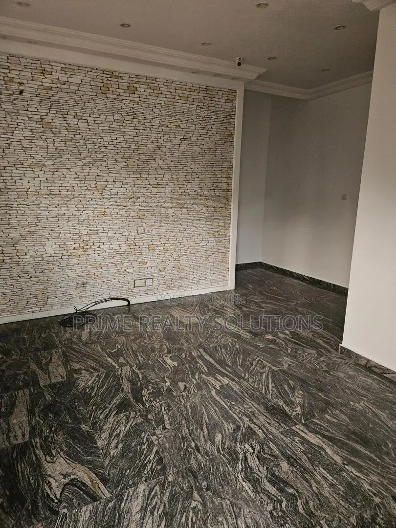 4bdrm Duplex in Lekki Phase 1 for rent