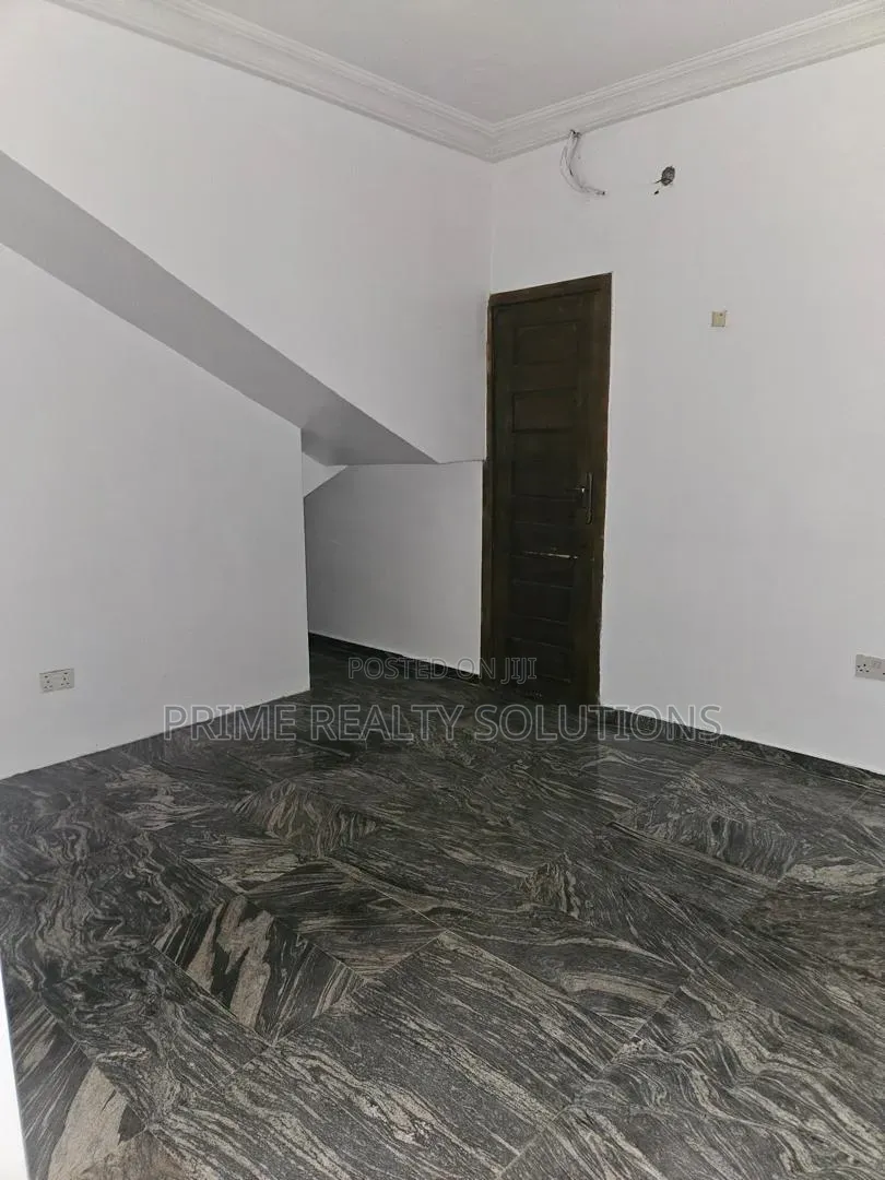 4bdrm Duplex in Lekki Phase 1 for rent