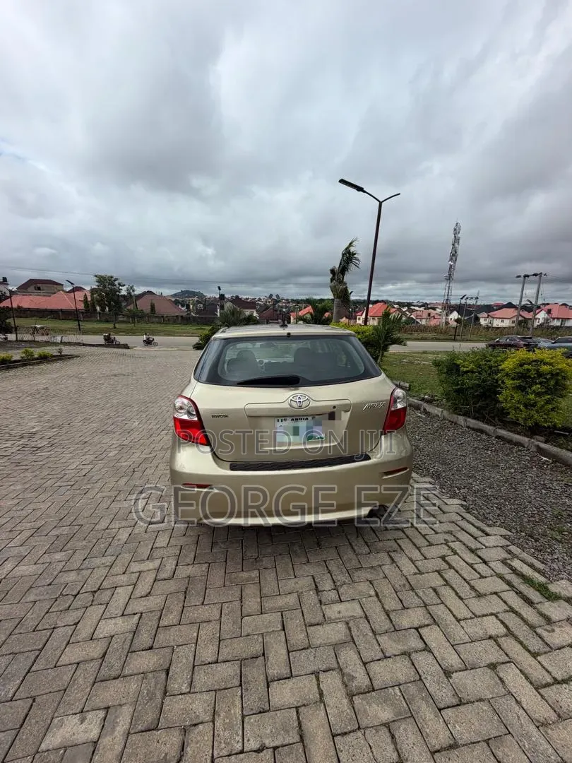 Toyota Matrix 2010 Gold
