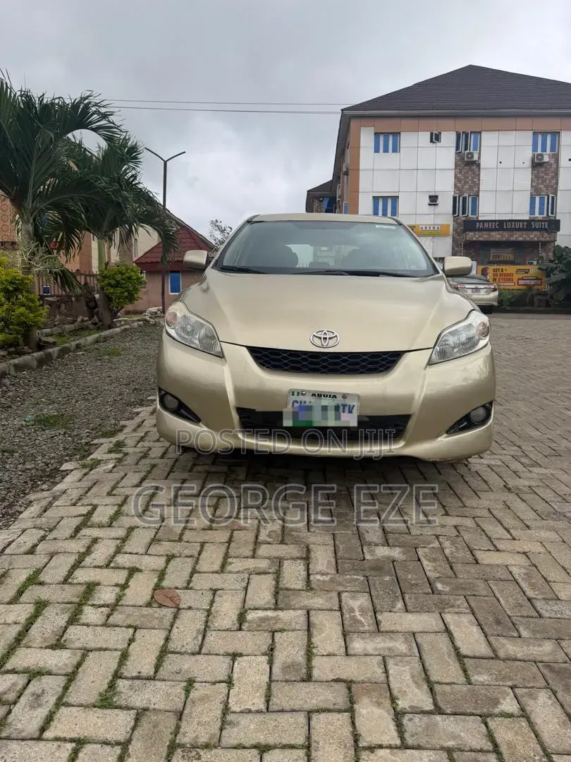 Toyota Matrix 2010 Gold